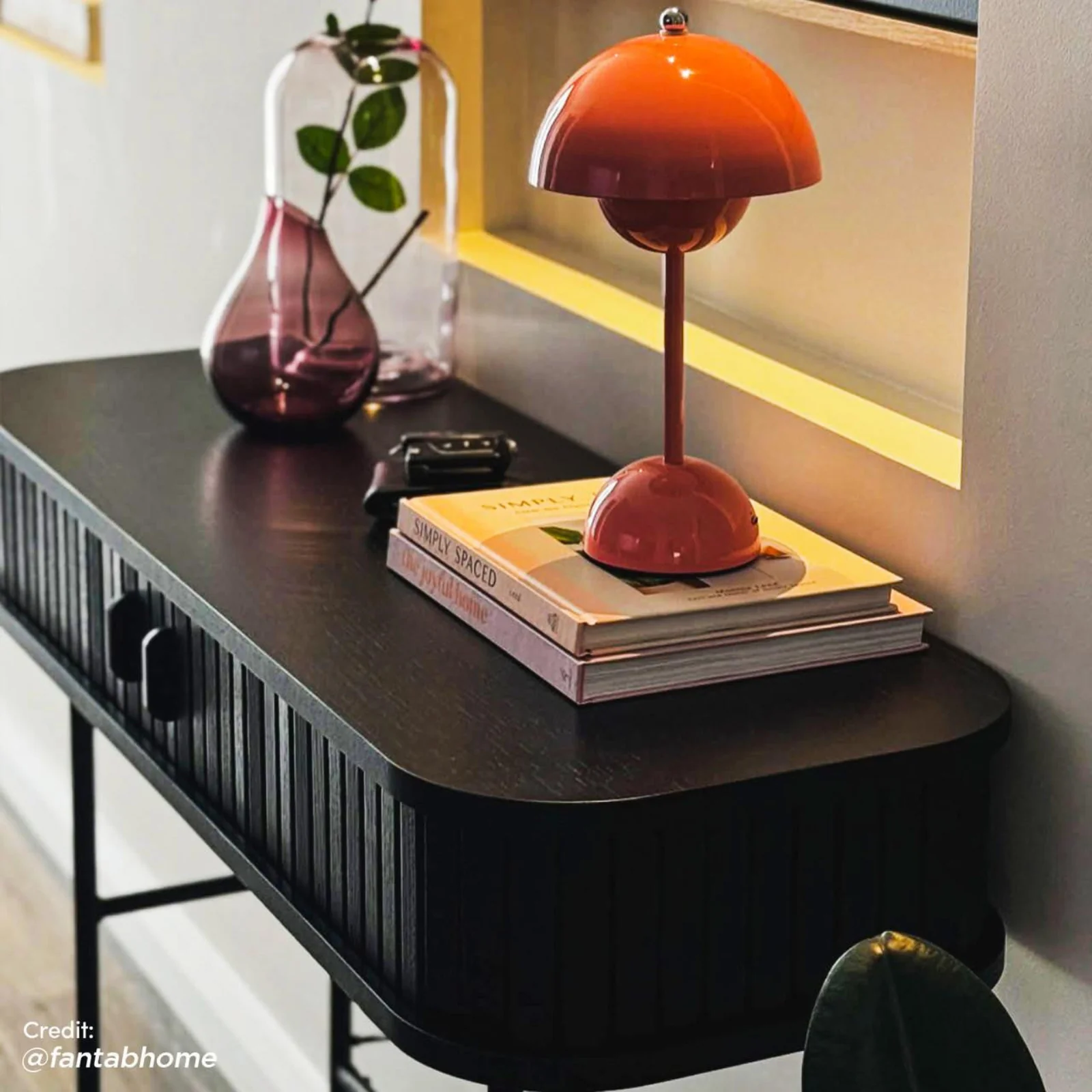 Aaron 100cm Fluted Curved Hallway Table in Black - Image 6