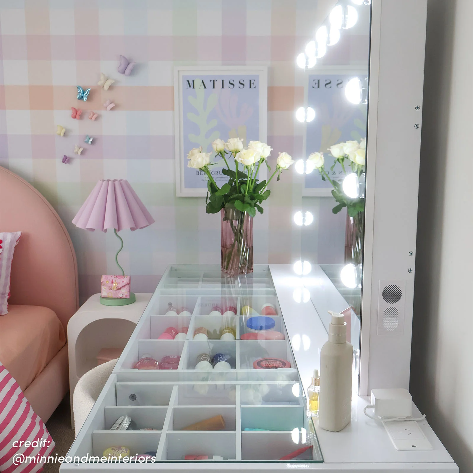Arielle Makeup Vanity with Hollywood LED Lights in White - Image 9