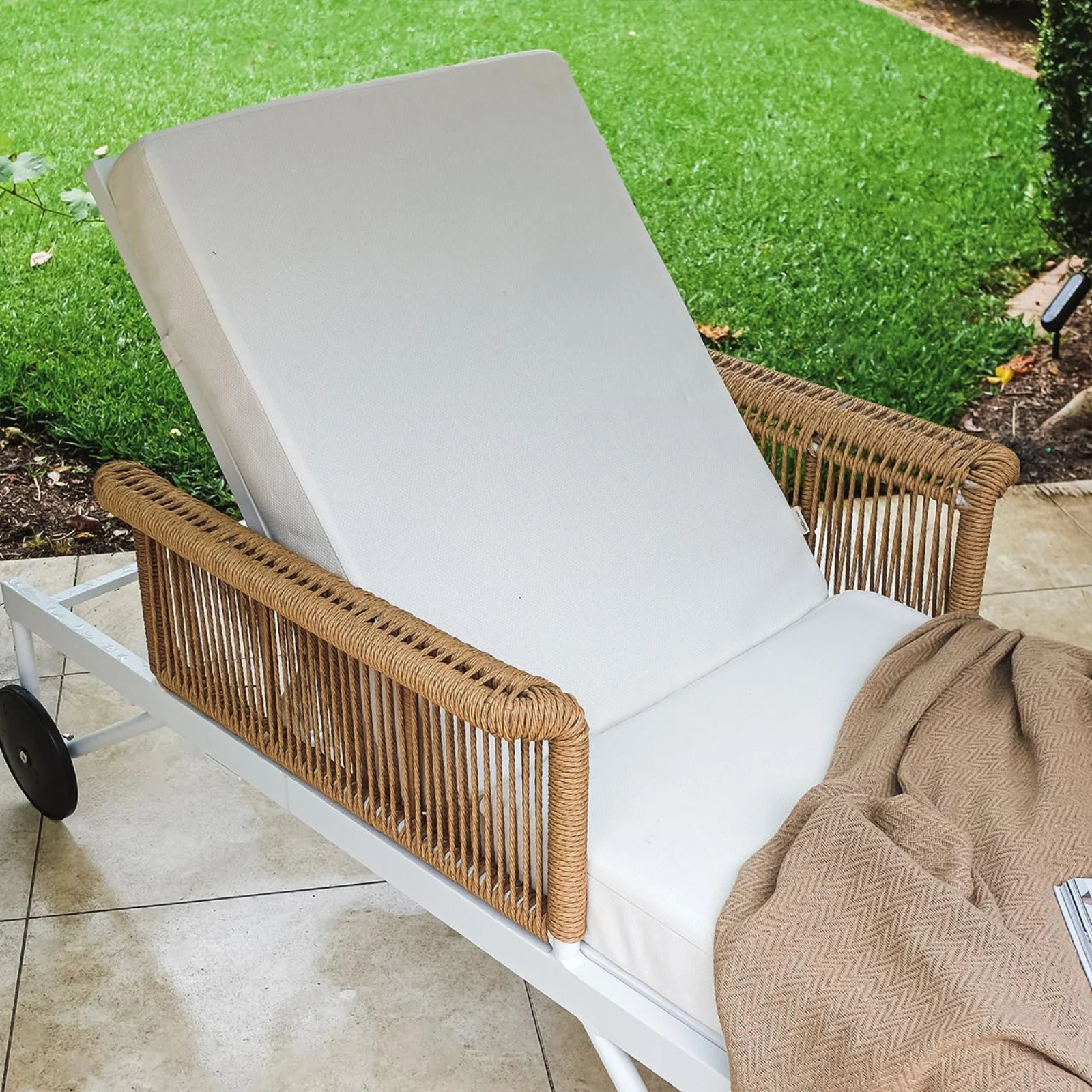 Boonoo Premium Rattan Outdoor Sun Lounger in Cream White - Image 5