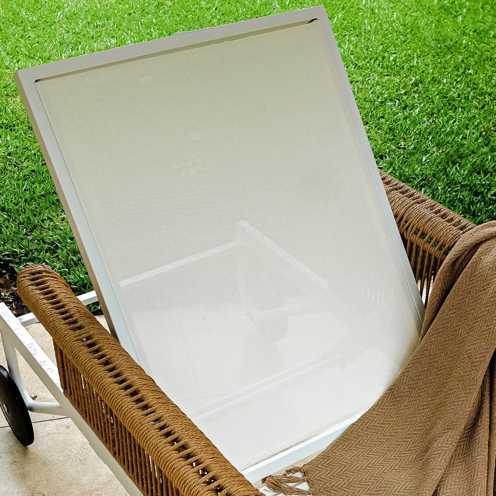 Boonoo Premium Rattan Outdoor Sun Lounger in Cream White - Image 6