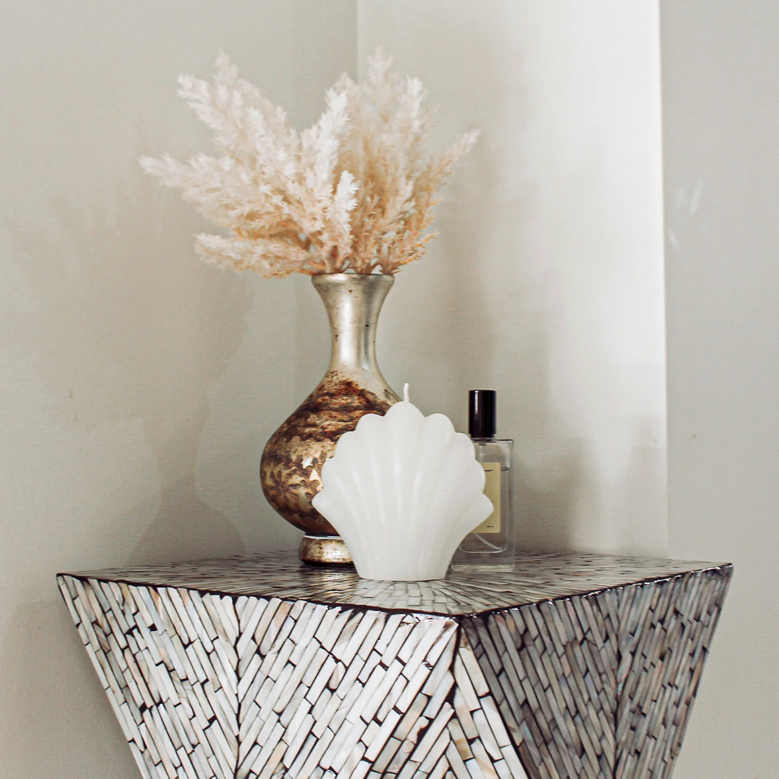Enki 35cm Mother of Pearl Inlay Side Table in Beige & Black - Image 4
