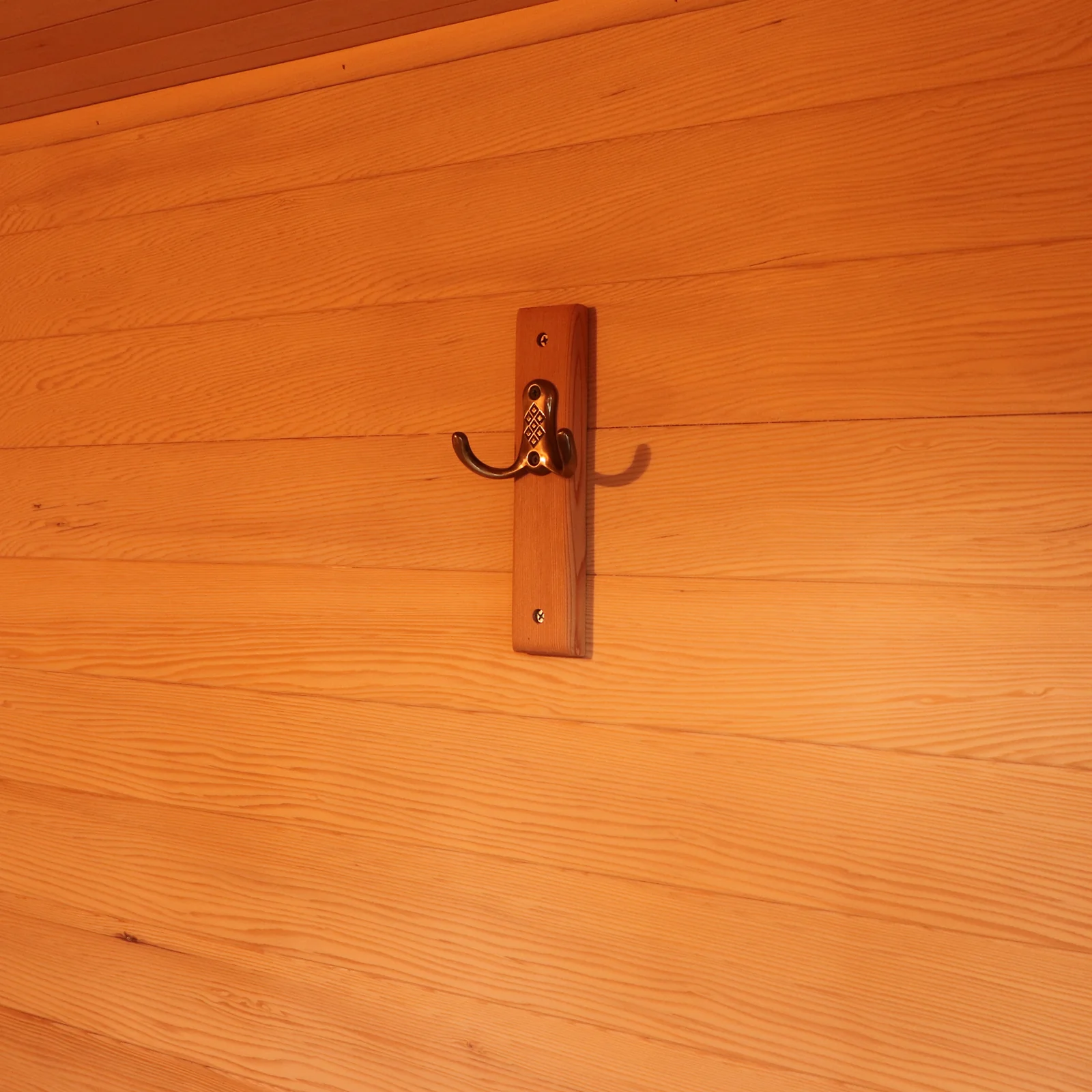 Kivi 4 Person Traditional Finnish Outdoor Home Sauna - Image 11
