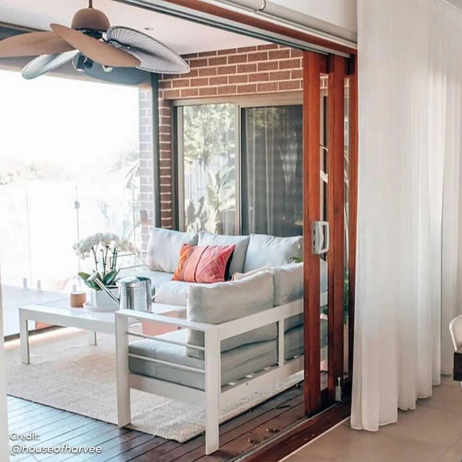 Luxo Bayo 6-Seater Aluminium Outdoor Set in White & Grey - Image 15