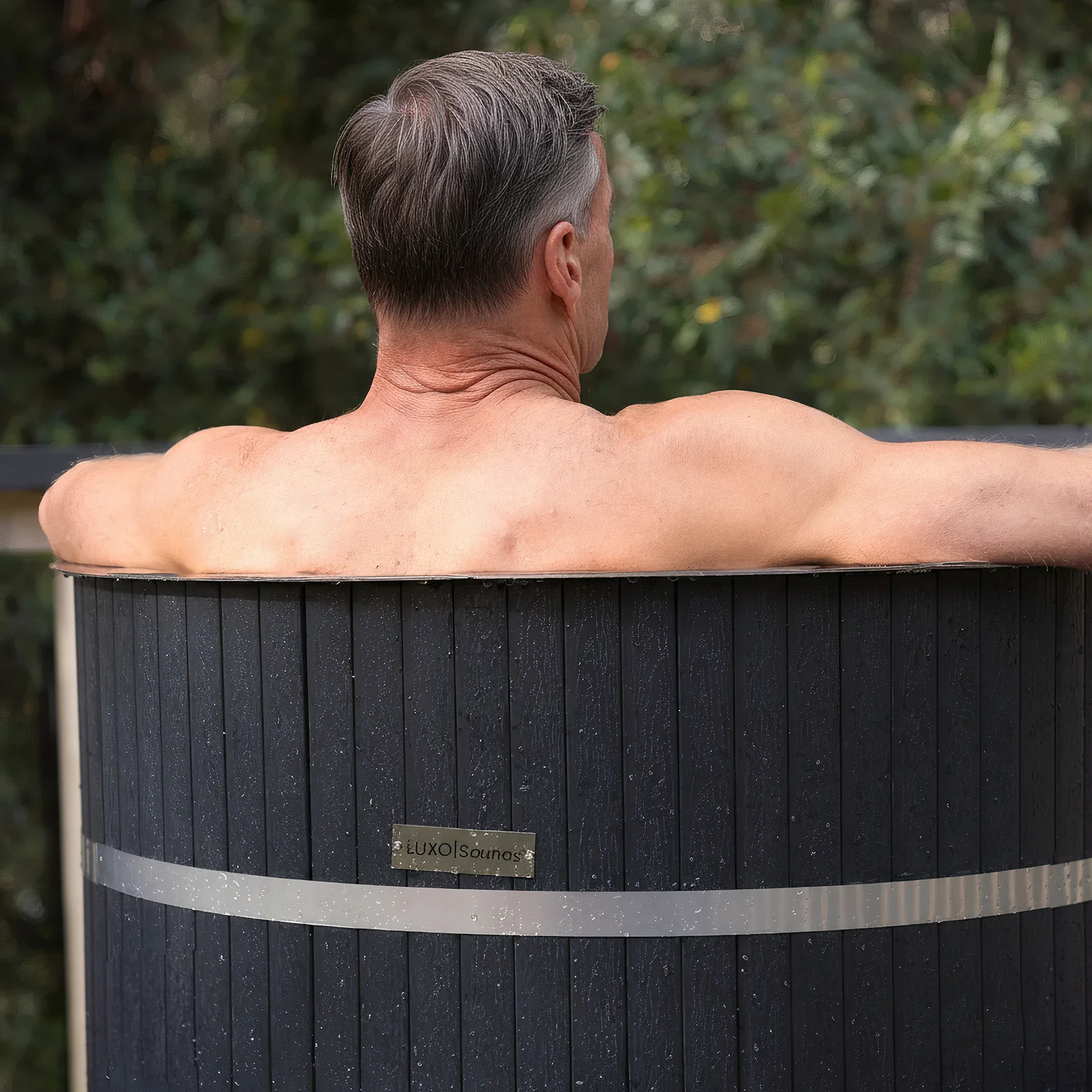 Noni 1-Person Outdoor Ice Bath with 1HP Chiller in Black - Image 4
