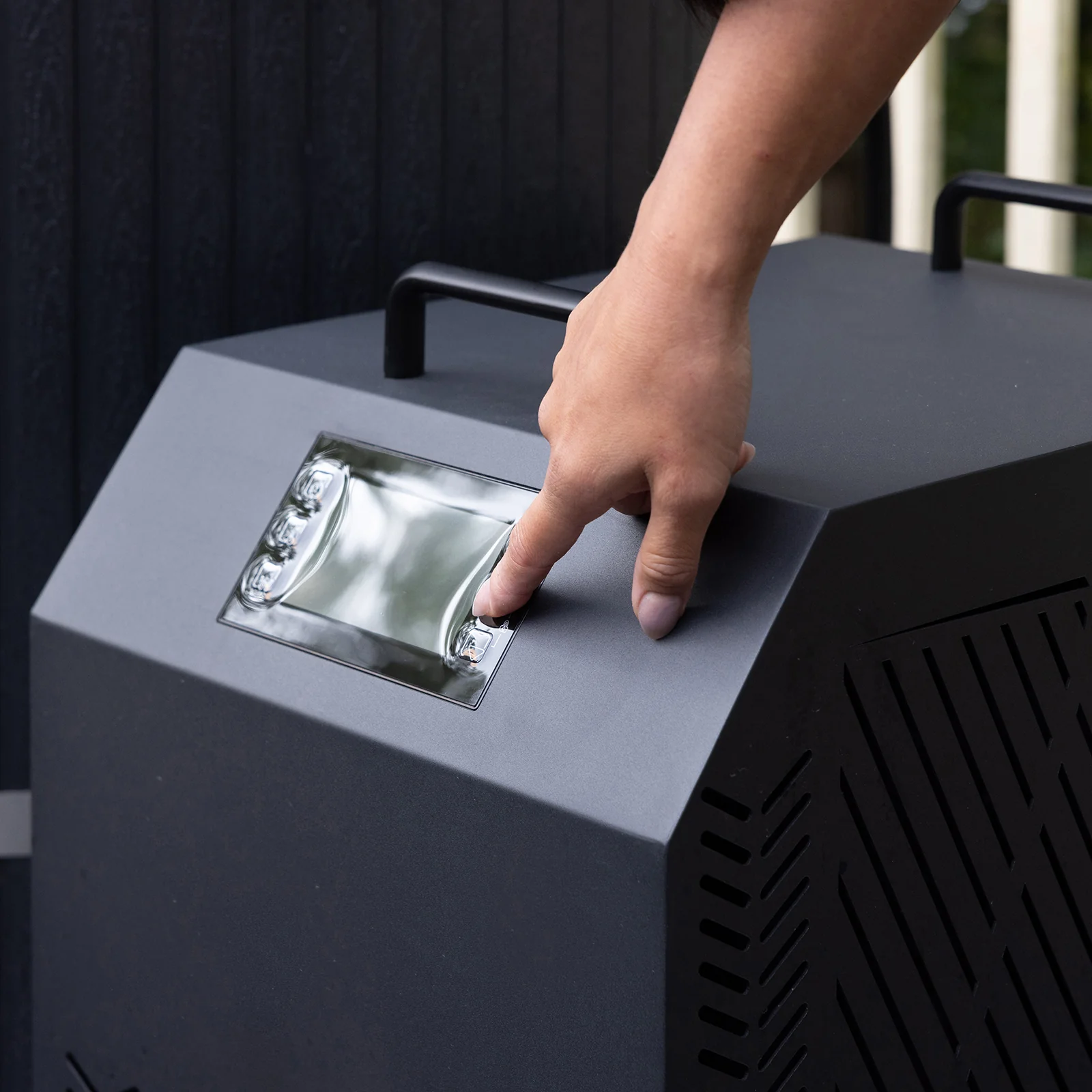 Noni 1-Person Outdoor Ice Bath with 1HP Chiller in Black - Image 5