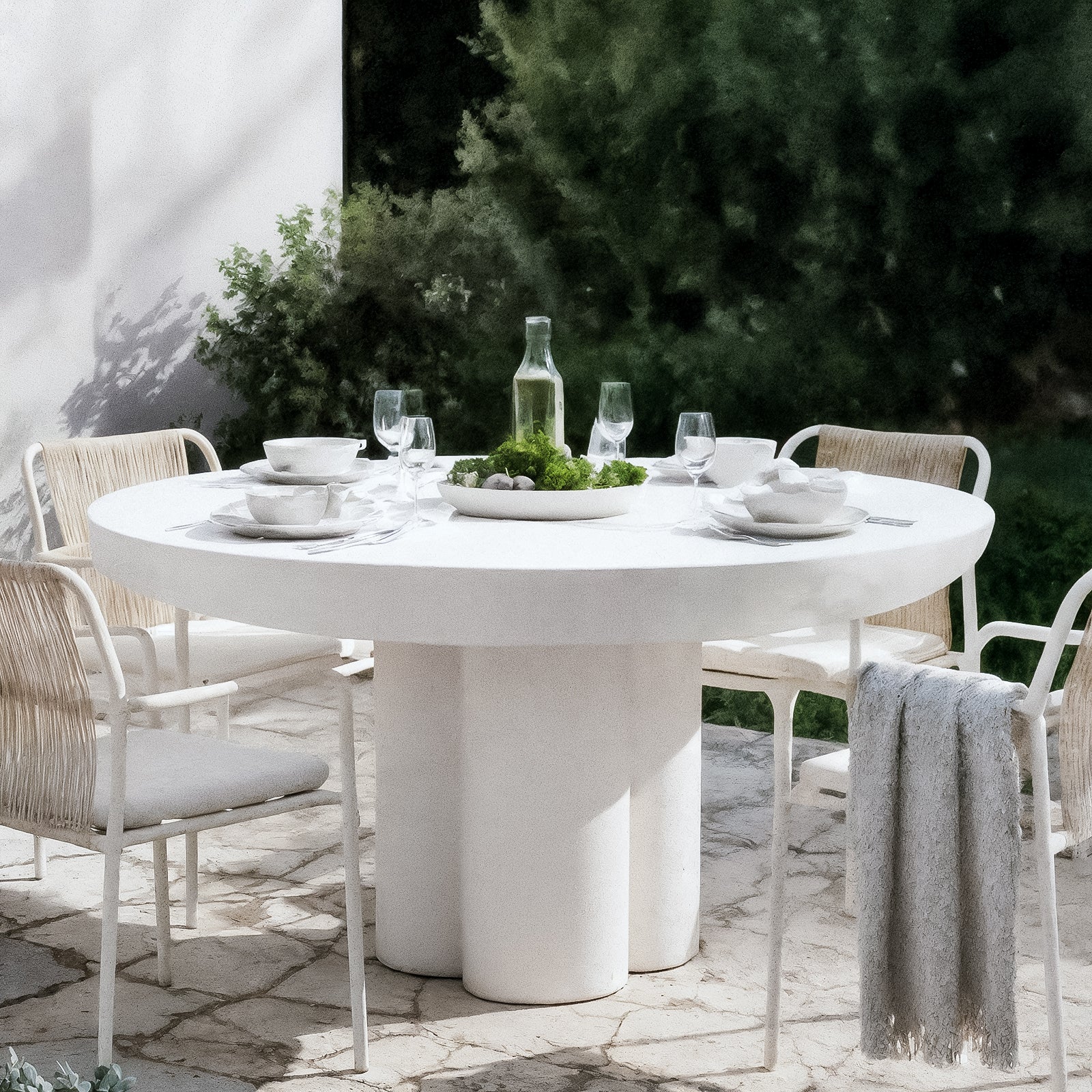 Oberon 120cm Round Outdoor Concrete Dining Table in White - Image 2
