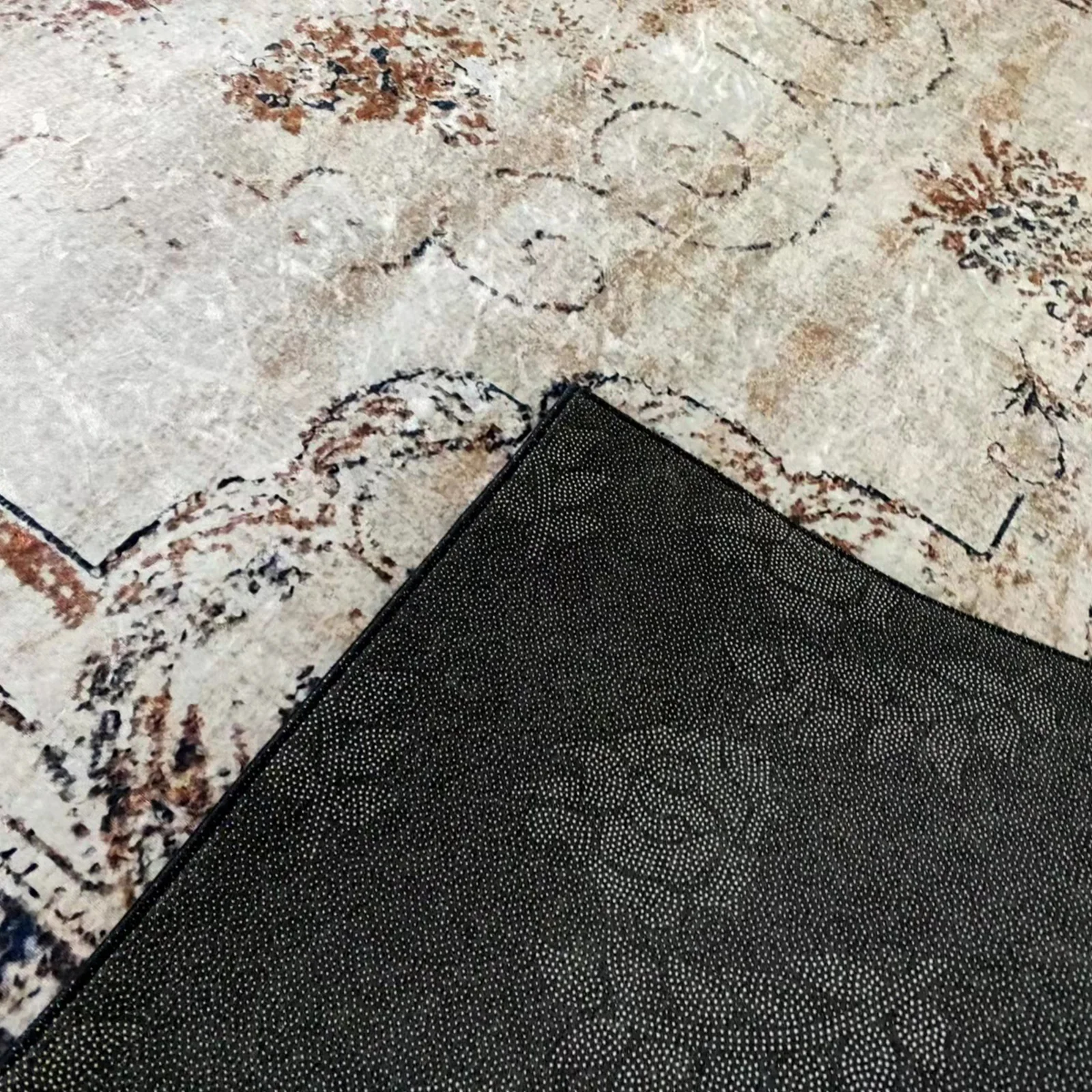 Vikene 120x170cm Distressed Persian Silky Floor Rug - Image 5